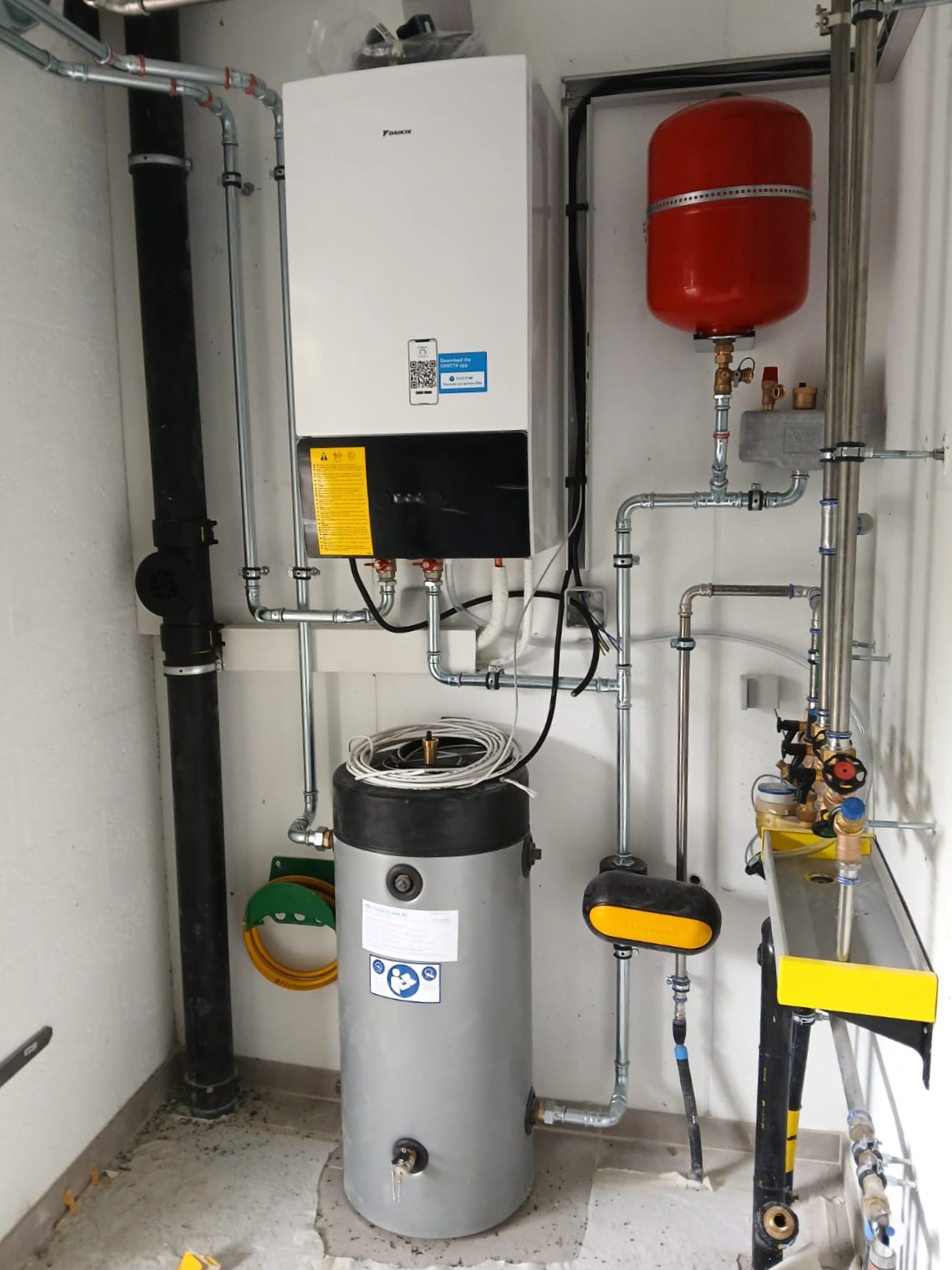 Montagem de termoacumulador